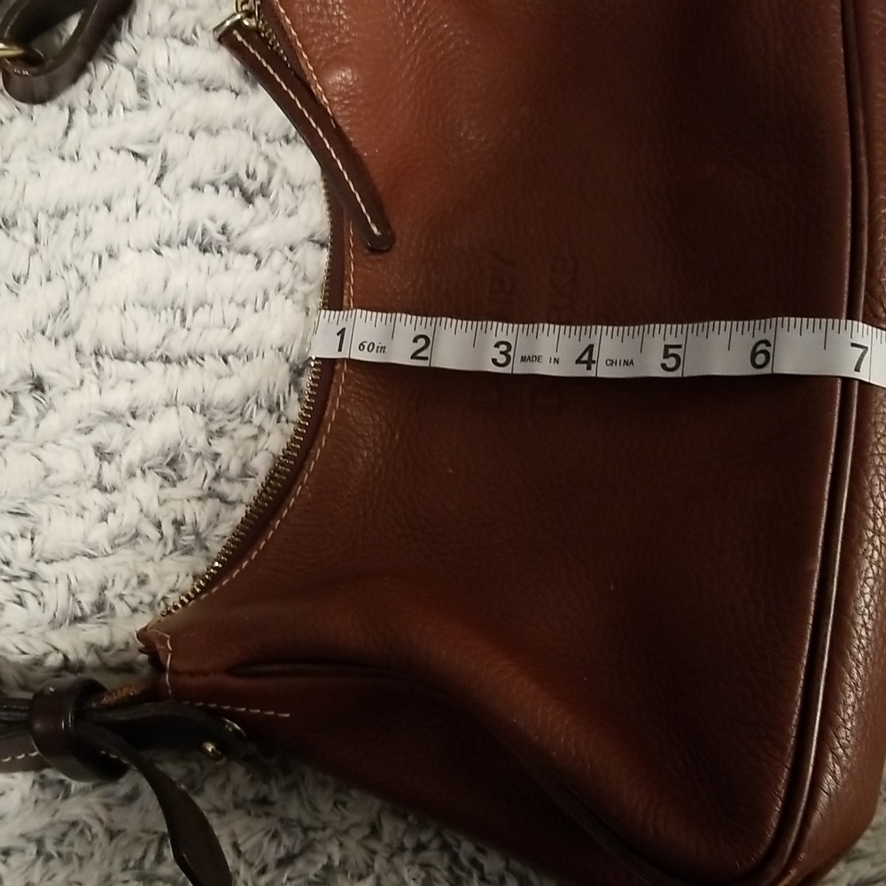 Brown  brown  leather shoulder bag.  Dooney  and Bourke. - Picture 4 of 9